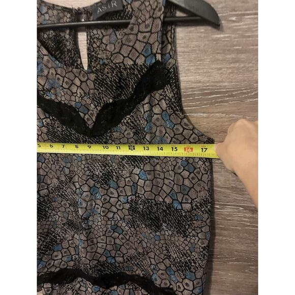 ASTR Sleeveless Top Sz Medium Tank Lace Geometric Career Office Summer - Picture 5 of 9